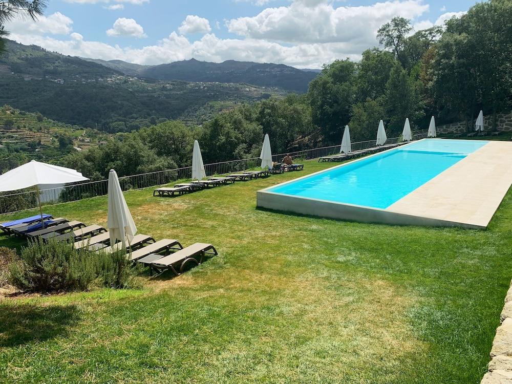 Douro Palace & Santa Cruz do Douro